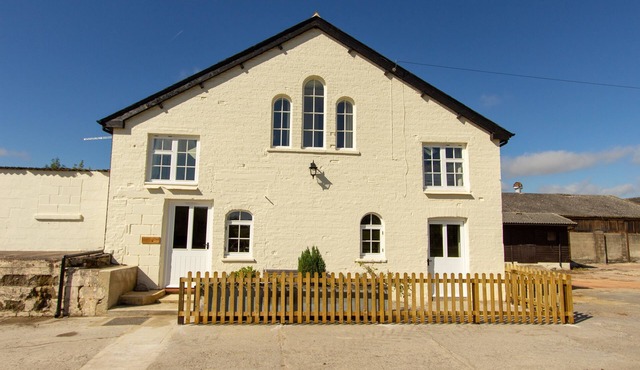Old Dairy Cottage - Self catering cottage in the heart of rural Wiltshire. Kennet Avon Canal Nearby