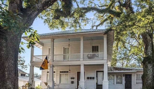 Old Dauphin Way Historic Home - Unit 2