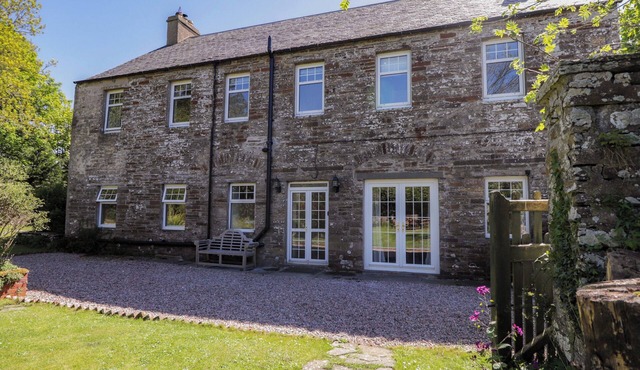 OLD DISTILLERY, pet friendly, character holiday cottage in Halkirk