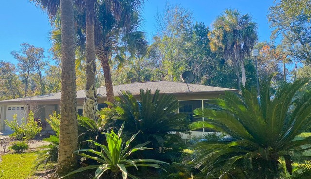 Old European Style Cottage, sleeps 2, very comfortable