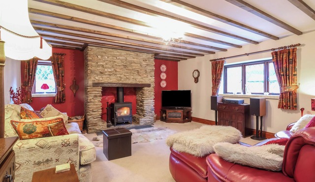 OLD FARM COTTAGE, pet friendly, with open fire in Woolacombe
