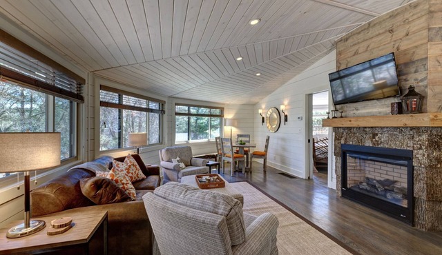 Old Farm Road Cottage | Adorable Cottage Walking Distance to the Ugly Dog Pub & Main Street