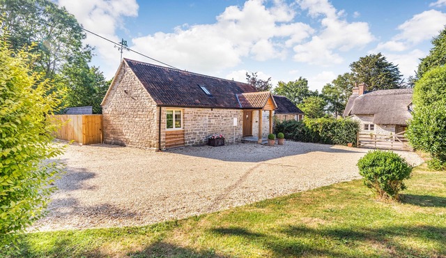 OLD FARM STABLES, pet friendly, with open fire in Sparkford