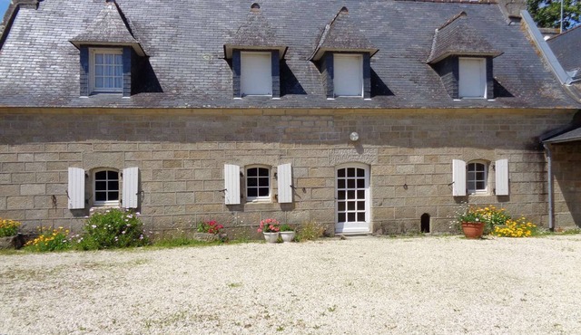 Old farmhouse with garden, close to the sea.