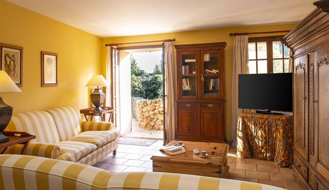 Old farmhouse bergerie 15 minutes from Lake St. Croix