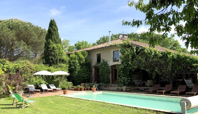 OLD FARMHOUSE WITH GITE AND POOL 15-20 GUESTS