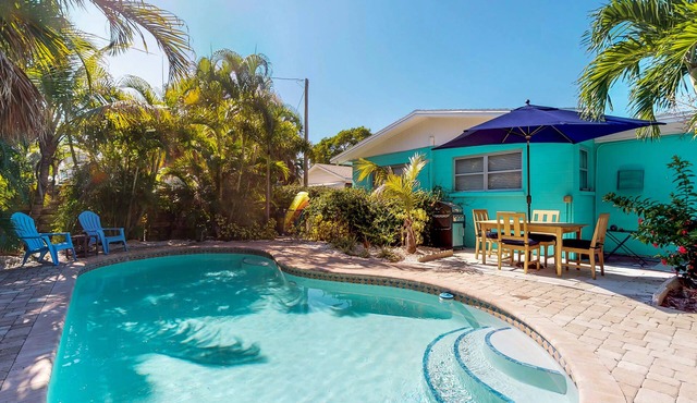 Old Florida-style cottage w/private heated pool - walk to the beach - dogs OK