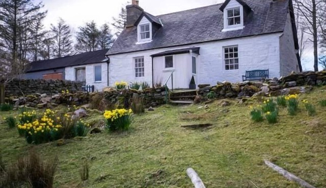 OLD GRUMBEG COTTAGE, character holiday cottage in Bettyhill