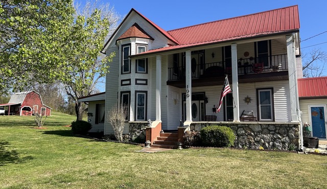 Old Hardy Town - Clayton Manor - Near Spring River
