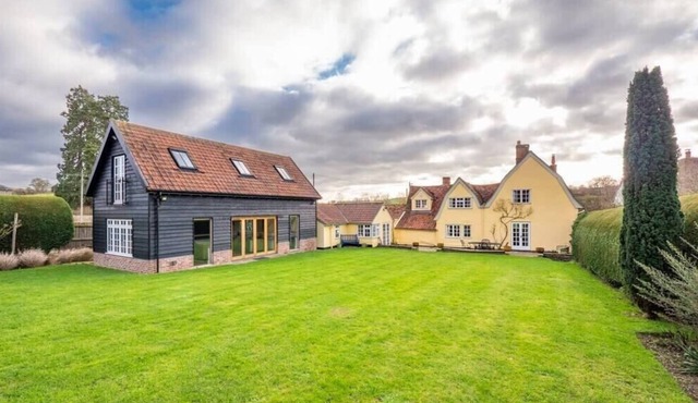 Old Hare and Hounds and Writer's Barn, Somerton