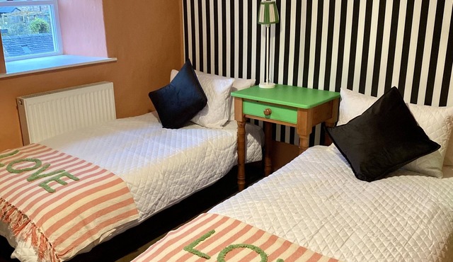 Old Hat Shop - Grade2 listed Mill Cottage Perfect to explore the Peak District