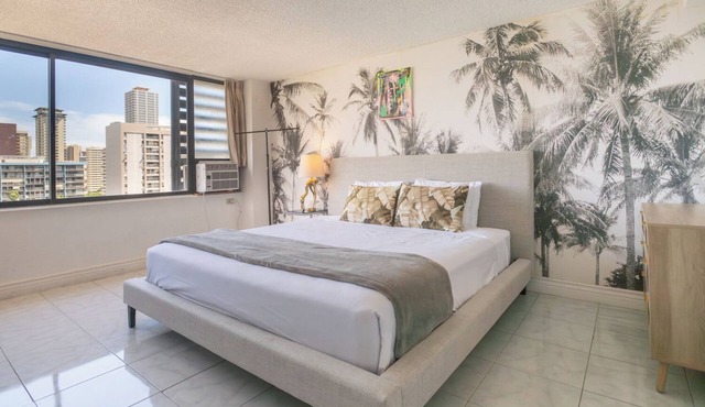 ”Old Hawaii" Great Location at Waikiki (H7)