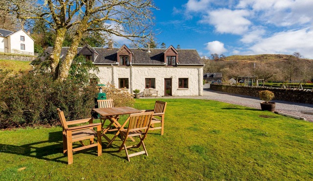 Old Haybarn - a semi-detached cottage that sleeps up to 8 guests