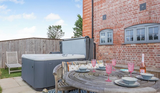 Old Highwood - Piggy in the Middle