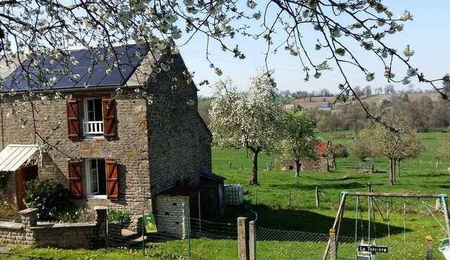Old house with WIFI and pets allowed near Swiss Normandy