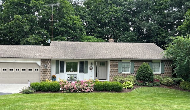Old Homestead.Rest, relax and renew at this quaint getaway.