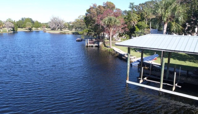 OLD HOMOSASSA- RIVER WATERFRONT HOUSE ICE MACHINE-DEEP BAY- FOUR KAYAKS