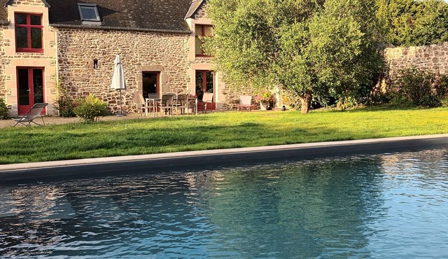 Old house with swimming pool near St Malo