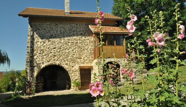 Old house in the foothills of Céüze Sigoyer