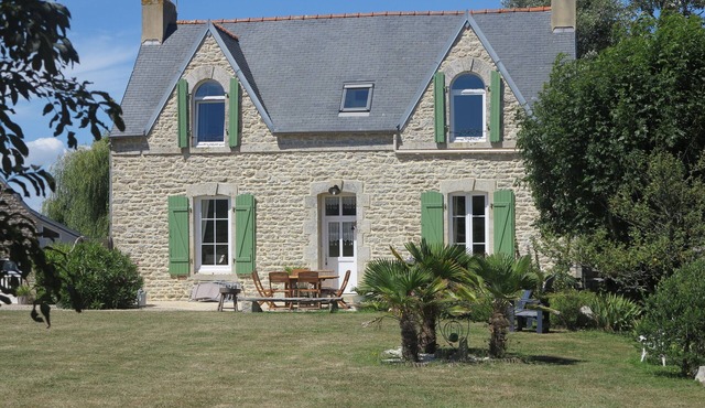 Old house, * privileged frame, near Pors Carn, the Torch