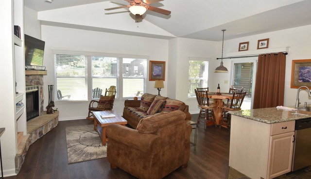 Old Kinderhook Creekside Golf Cottage 13