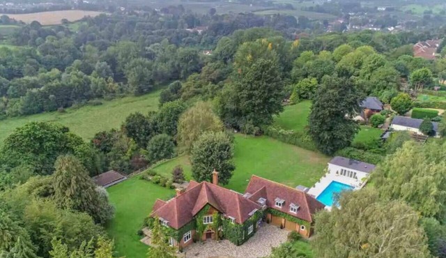 Old Lakenham - Five Bedroom House, Sleeps 14