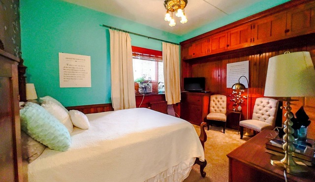 Old Library Inn - Hemingway Room