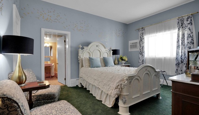 Old Library Inn - J.R.R. Tolkien Room