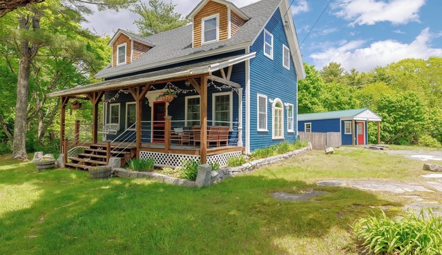 Old Maine style w/modern amenities - dog friendly
