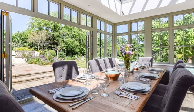 Old Manse - sleeps 10 guests in 5 bedrooms