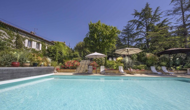 Old Mansion & Bohemian vintage design touch. Historical Park & ​​large pool.