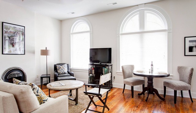 Old Met #306 | 1 Bedroom, 2 Bath