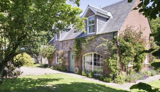 Old Mill Cottage - sleeps 4 guests in 2 bedrooms