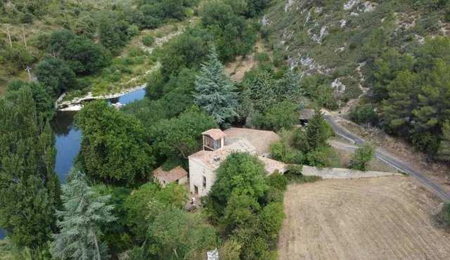 Old mill for 13 people, ideal gite for family and friends.