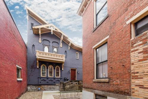 Old Millionaire's Row - Prime Location - Acrisure - PNC Park