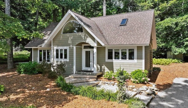 Old Mission Peninsula TC House with Private Beach