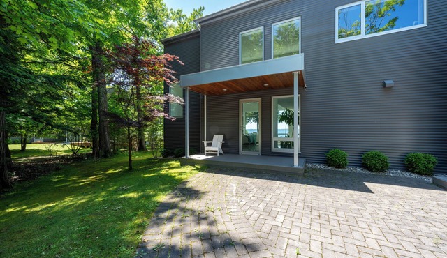 Old Mission Peninsula Luxury on West Bay