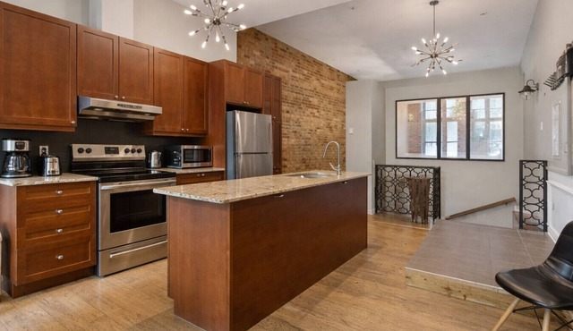Old Montreal 4BR & 2 floors loft Hotel