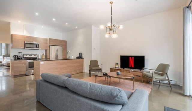 Old Montreal Penthouse – Iconic Location