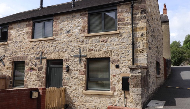 Old North End Mill, comfortable cottage with private parking.