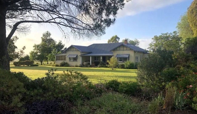 'old Oakley' Country Farm Stay