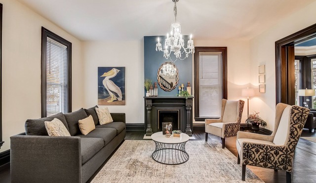 Old Plat Homestead - private pool & close to beach!