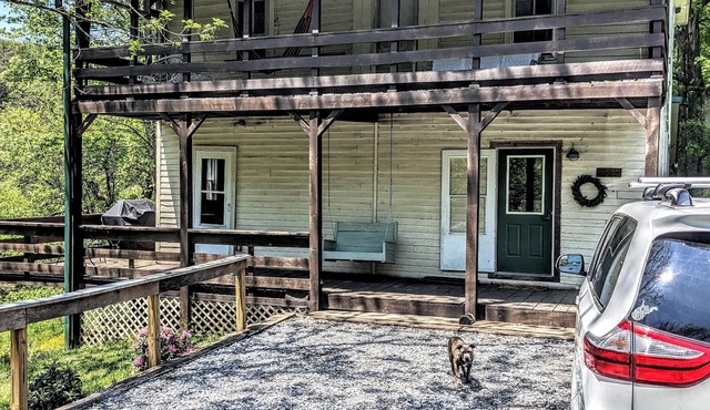 Old Post Office - Fam/Pet/EV Friendly in wild and wonderful Canaan Valley, WV!