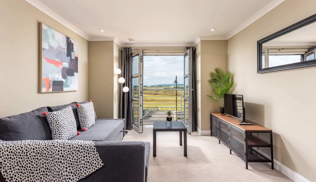 Old Prestwick View - Donnini Apartments