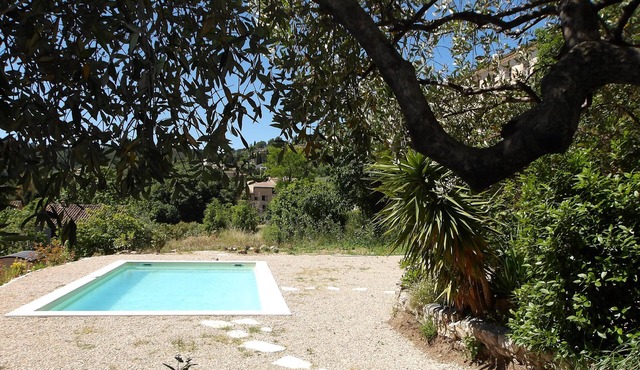 OLD PROVENCALE HOUSE WITH SWIMMING POOL 8x4, shaded parking area