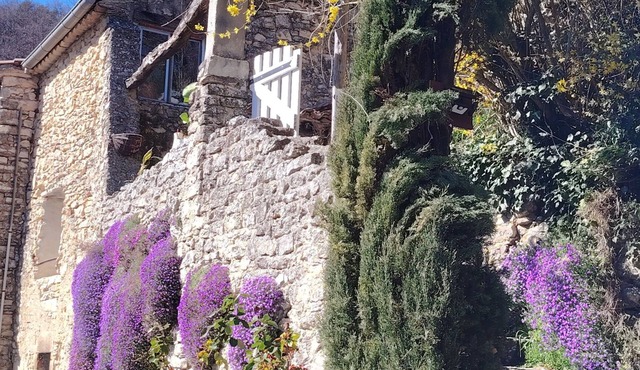 Old rafter house, exposed stonework 2 bedrooms Sleeps up to 6 people
