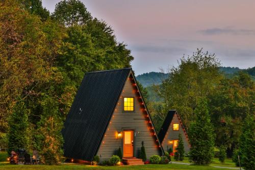Old Rag Mountain Getaway - WiFi, Smart TV, Fire Pit, Patio, & Full Kitchen