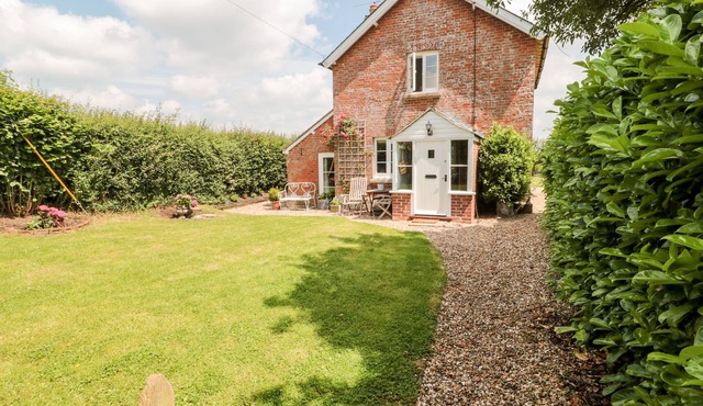 OLD RECTORY COTTAGE, pet friendly in Sturminster Newton