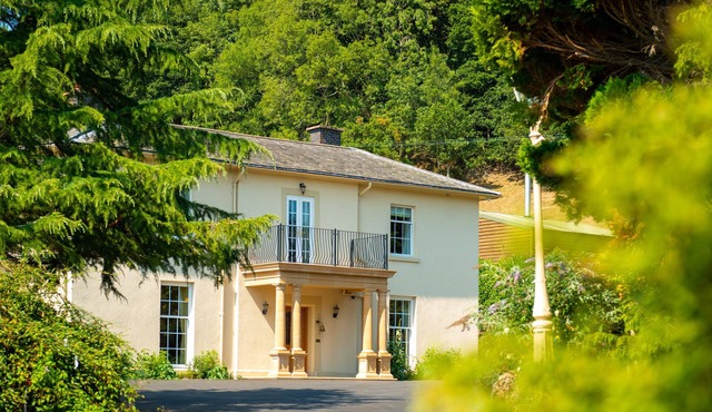 OLD RECTORY HOUSE, family friendly, luxury holiday cottage in Caersws