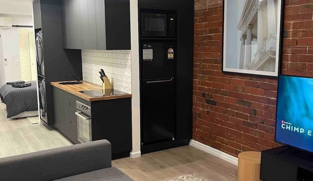 Old Red Brick Charm. Close walk to Pubs, Cafes, 5km to CBD.